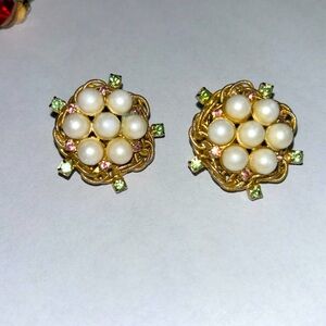 Vintage Hobe’ clip on earrings gold tone with green pink stones and pearls 1”